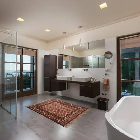 Villa Exclusive Marnano - Center Split
