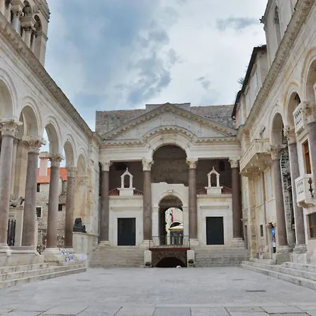 Villa Exclusive Marnano - Center Split