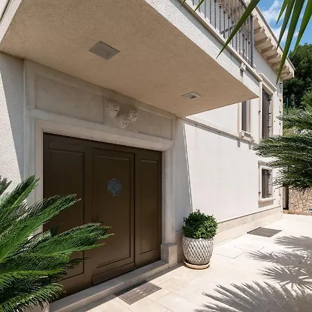 Vila Exclusive Marnano - Center *