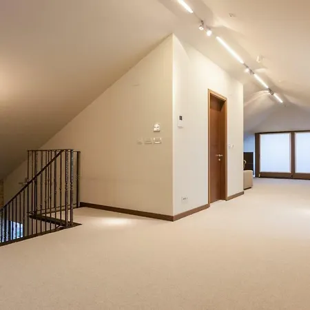 Vila Exclusive Marnano - Center